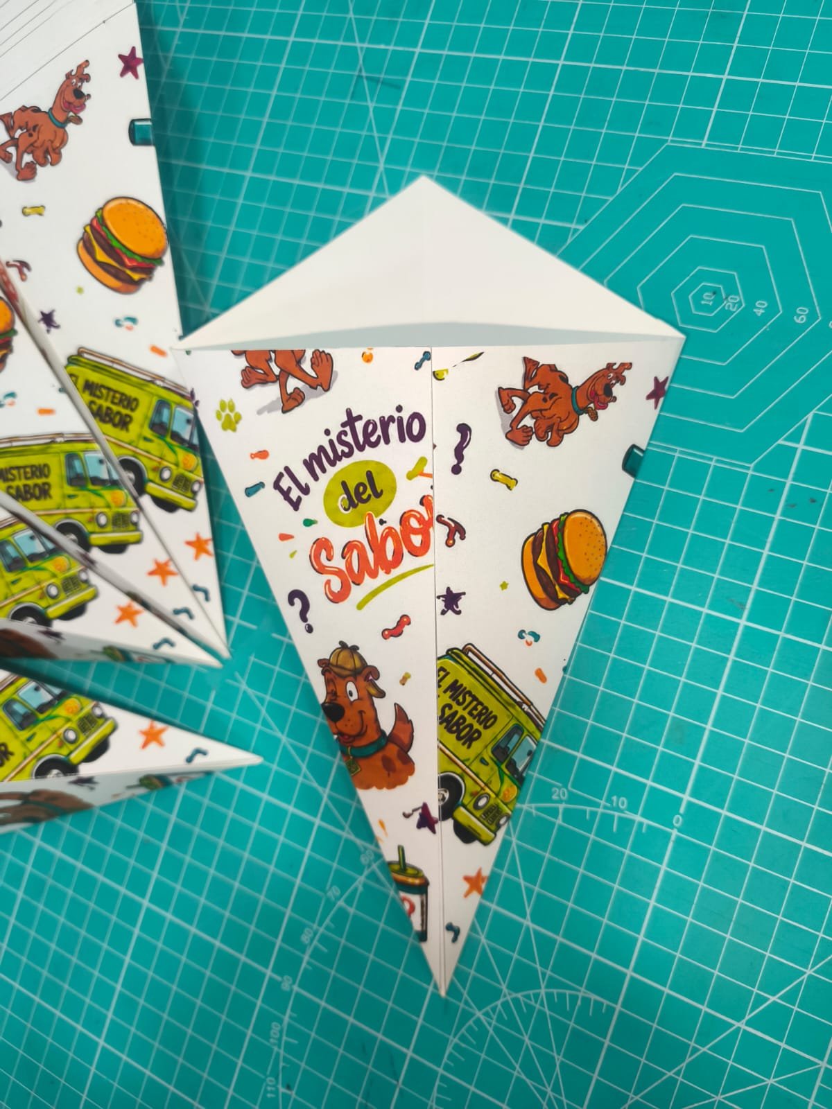 Cono para papas fritas personalizado - packaging Maneki Chile - vista 2