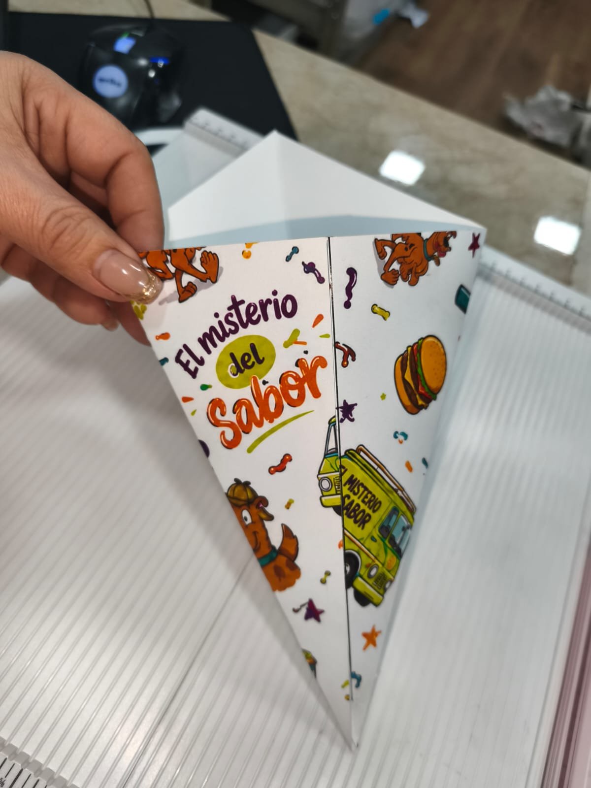 Cono para papas fritas personalizado - packaging Maneki Chile - vista 4
