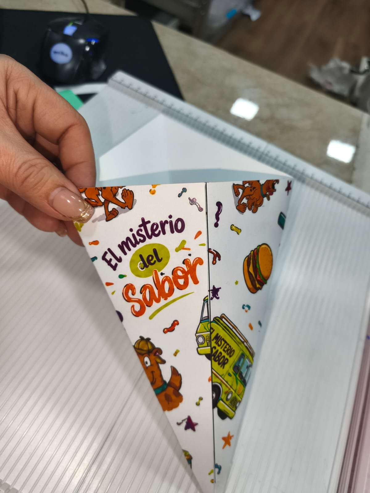 Cono para papas fritas personalizado - packaging Maneki Chile - detalle