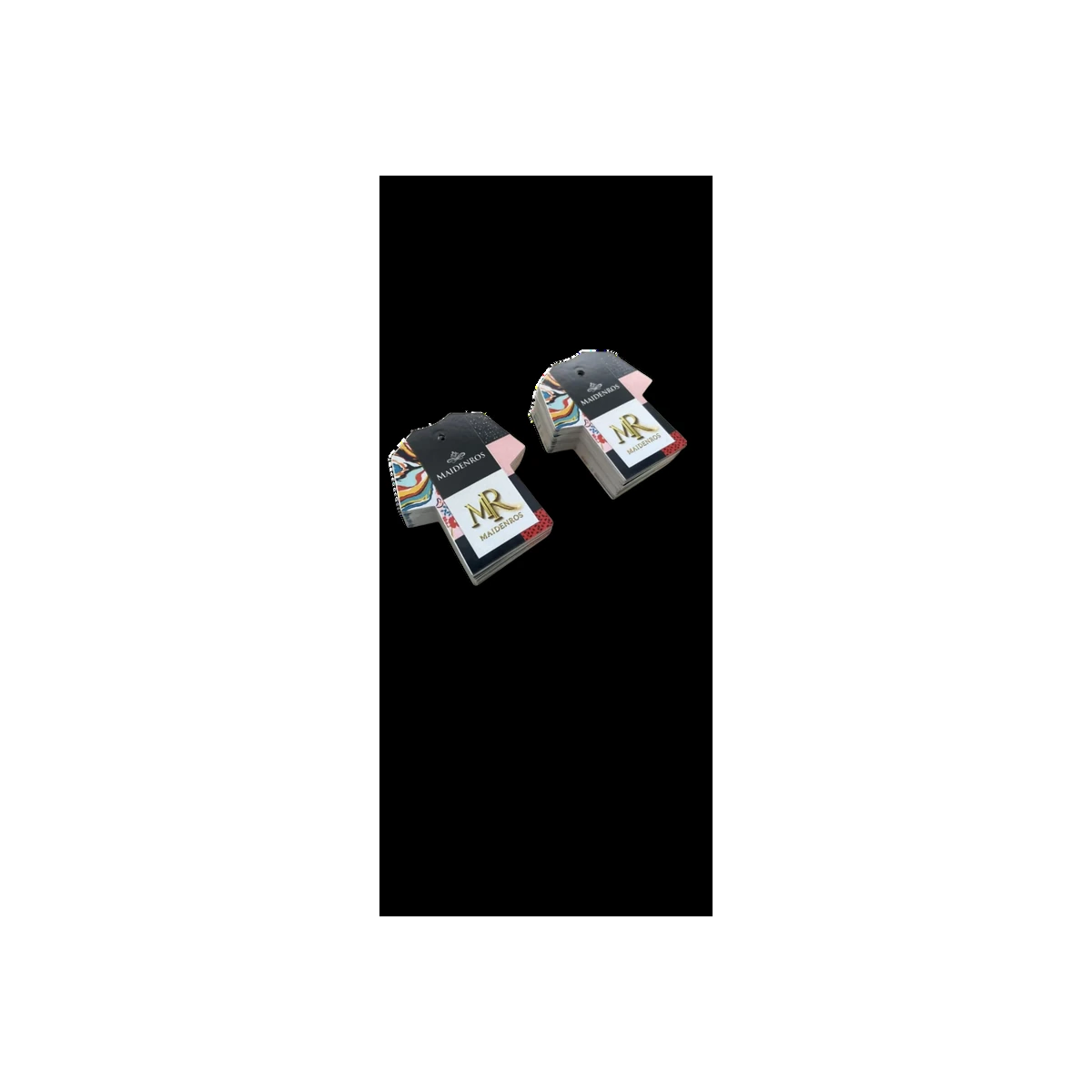 Tags colgantes con corte en forma personalizado - packaging Maneki Chile - vista 3